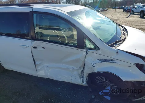 2011 Toyota Sienna Xle V6 z USA, uszkodzony, nr VIN 5TDYK3DC7BS160928